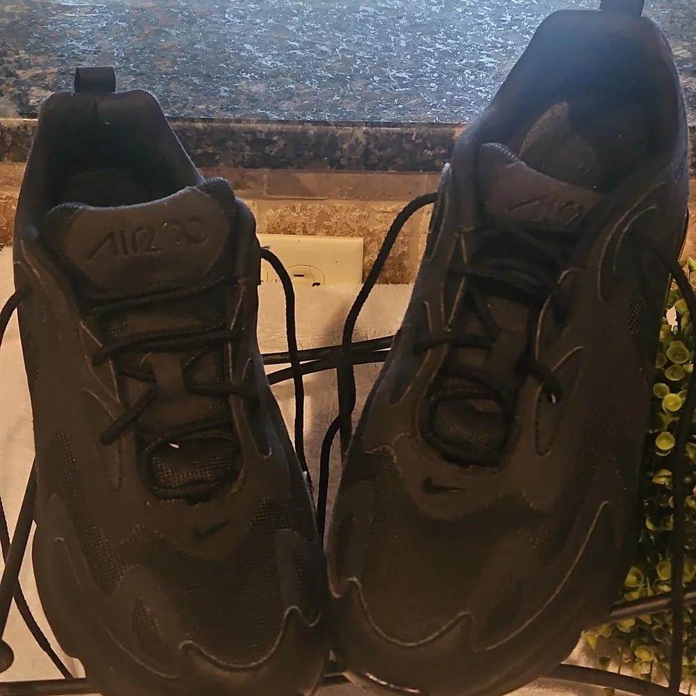 Nike  All-Black Sneakers - Picture 7 of 7